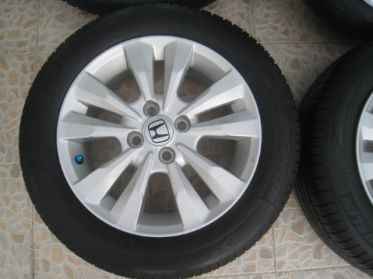 ขายล้อแม็ก Honda city 15"x5.5" et 45 4รู100 + ยางปี 4412  (081-3747940)