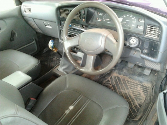 TOYOTA HILUX MIGHTY-X EXTRACAB 2.5 MT ปี 37 รถสวยเดิมๆสภาพดี เครื่องแห้งแรงดีไม่มีเยิ้ม ภายในเก๋งคอนโซลสวยครบ แอร์เย็น พวงมาลัยธรรมดา ช่วงล่างแน่นดี คัชซีสวยไม่มีดาม ยางสภาพดี 4 เส้นประมาณ 70\% พร้อมใช้งาน เอกสารทะเบียนครบ ราคาต่อรองได้ครับ