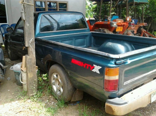 TOYOTA HILUX MIGHTY-X EXTRACAB 2.5 MT ปี 37 รถสวยเดิมๆสภาพดี เครื่องแห้งแรงดีไม่มีเยิ้ม ภายในเก๋งคอนโซลสวยครบ แอร์เย็น พวงมาลัยธรรมดา ช่วงล่างแน่นดี คัชซีสวยไม่มีดาม ยางสภาพดี 4 เส้นประมาณ 70\% พร้อมใช้งาน เอกสารทะเบียนครบ ราคาต่อรองได้ครับ