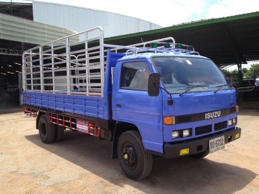 รับต่อกระบะบรรทุก ทุกชนิด กระบะดั้มดิน ดั้มคอกสูง กระบะคารืโก้ หาง ลูกพ่วง เทรลเลอร์ ก้างปลา โดยช่างที่มีประสบการณ์สูงกว่า 30 ปีได้มาตรฐานกรมขนส่งทางบก