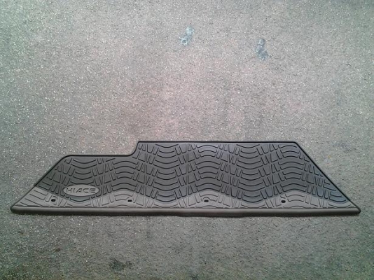 ขายพลาสติกครอบบันได TOYOTA HIACE หัวจรวด ขายพลาสติกครอบบันได TOYOTA HIACE หัวจรวด