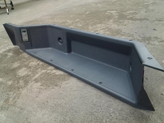 ขายพลาสติกครอบบันได TOYOTA HIACE หัวจรวด ขายพลาสติกครอบบันได TOYOTA HIACE หัวจรวด