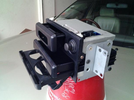 ขายชุดที่วางแก้ว NISSAN URVAN E24