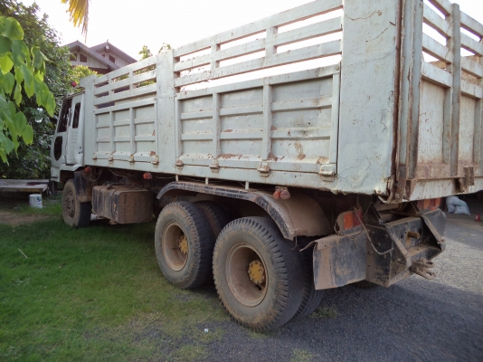 ขายสิบล้อดั๊ม2เพลา NISSAN 275HP