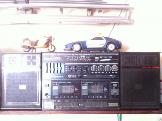 ขายวิทยุโบราณ ยี้ห้อโรสตาร์ แนวเรโทร 2เครื่อง ใช้งา่นได้ เสียงดัง