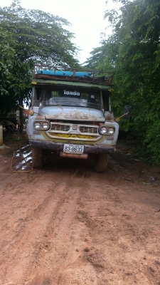 รถหางปลาบรรทุกรถแม็คโค รถหางปลาบรรทุกรถแม็คโค