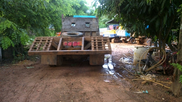 รถหางปลาบรรทุกรถแม็คโค รถหางปลาบรรทุกรถแม็คโค