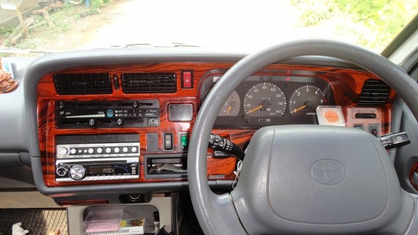 ขายรถตู้ TOYOTA ปี 2002 ตาเพชรหลังคาสูง ขายรถตู้ TOYOTA ปี 2002 ตาเพชรหลังคาสูง