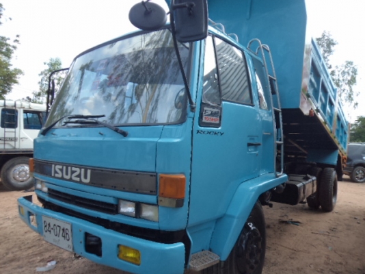 ขายรถ6ล้อใหญ่อีซูซุร็อกเครื่อง195แรง ช่วงยาว5.30 สภาพสวยๆพร้อมใช้