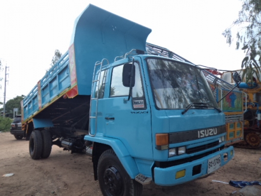 ขายรถ6ล้อใหญ่อีซูซุร็อกเครื่อง195แรง ช่วงยาว5.30 สภาพสวยๆพร้อมใช้