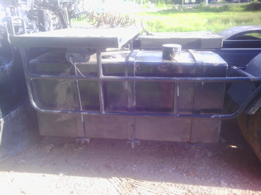 ขายถังน้ำมันประมาณ 600 ลิตรขึ้น