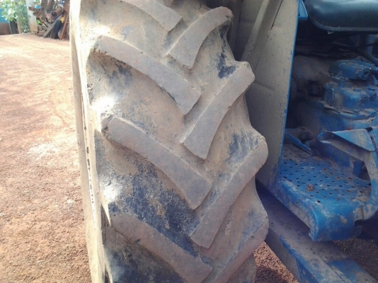 ขายรถไถฟอร์ด6610ติดบุ้งกี๋หน้า ขายรถไถฟอร์ด6610ติดบุ้งกี๋หน้า