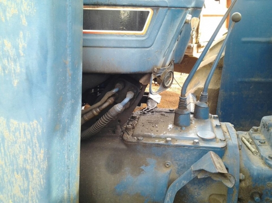 ขายรถไถฟอร์ด6610ติดบุ้งกี๋หน้า ขายรถไถฟอร์ด6610ติดบุ้งกี๋หน้า