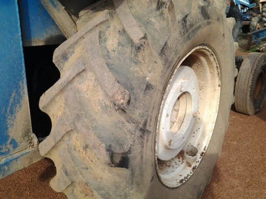 ขายรถไถฟอร์ด6610ติดบุ้งกี๋หน้า ขายรถไถฟอร์ด6610ติดบุ้งกี๋หน้า