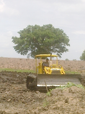 ขายรถแทรกเตอร์ D4D ฝาบาง สภาพดีเจ้าของขายเอง ขายรถแทรกเตอร์ D4D ฝาบาง สภาพดีเจ้าของขายเอง