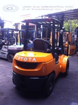 ขายรถ โฟล์คลิฟท์ TOYOTA รุ่น 7-FD30