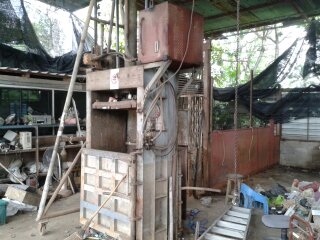 ขายด่วน เครื่องอัดกระดาษแนวตั้ง