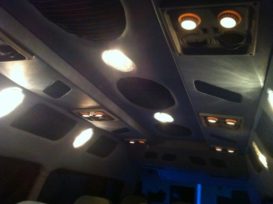 ขายรถตู้โตโยต้าหลังคาสูงหัวจรวดตาเหยี่ยวปี 2000 ขายรถตู้โตโยต้าหลังคาสูงหัวจรวดตาเหยี่ยวปี 2000