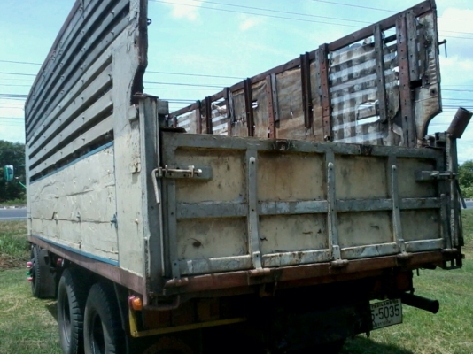 รถสวย คัสซีหัวยาวตามสภาพ  570,000 บาท