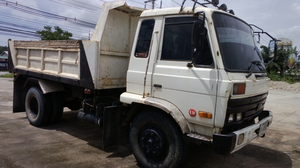 6ล้อดั้ม นิสสันUD CP180 ยาง900-20 รถห้างแท้ เดิมๆ