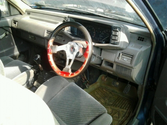 ISUZU TFR มังกรทอง SPACECAB 2.5 MT ปี 38 รถสภาพดีพร้อมใช้งานได้เลย เครื่อง 90 HP แน่นแรงดีไม่เยิ้ม ภายในเก๋งคอนโซลสวยครบ พวงมาลัยเพาเวอร์ กระบะปูพื้นยางลายเนอร์ไม่มีผุกร่อน ช่วงล่างคัชซีสวยไม่มีดาม ยางสภาพดี 4 เส้นประมาณ 60\% พร้อมใช้งาน เอกสารทะเบียนครบพร