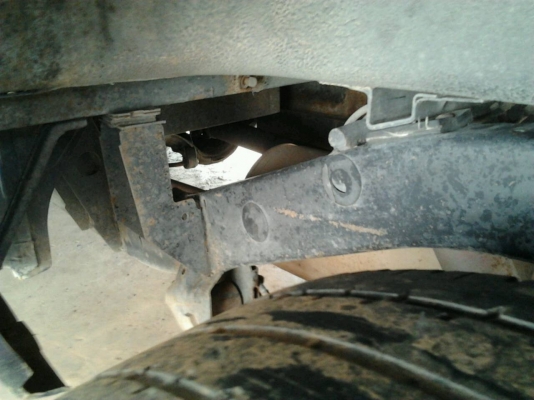 ISUZU TFR มังกรทอง SPACECAB 2.5 MT ปี 38 รถสภาพดีพร้อมใช้งานได้เลย เครื่อง 90 HP แน่นแรงดีไม่เยิ้ม ภายในเก๋งคอนโซลสวยครบ พวงมาลัยเพาเวอร์ กระบะปูพื้นยางลายเนอร์ไม่มีผุกร่อน ช่วงล่างคัชซีสวยไม่มีดาม ยางสภาพดี 4 เส้นประมาณ 60\% พร้อมใช้งาน เอกสารทะเบียนครบพร