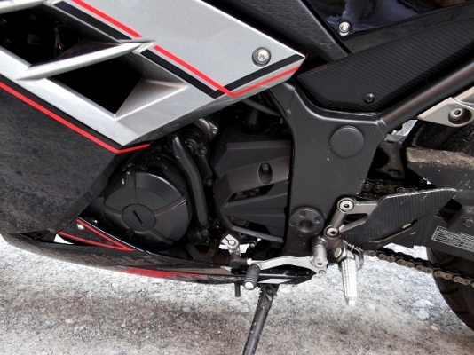 ขาย ninj 250 2013 สีดำ ใหม่กิ๊ก วิ่งไป 3300 กม ไม่ล้ม ไม่ชน แต่งลายใหม่