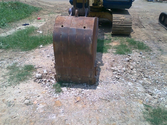 ขายด่วน  รถขุด KOMATSU PC60-5 รถเก่าญี่ปุ่น พร้อมใช้งาน มีใบอินวอยล์.