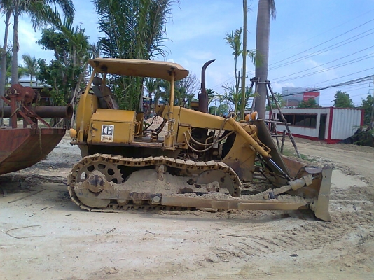 ขายด่วน  รถแทรคเตอร์ CAT D4E รถพร้อมใช้งาน ช่วงล่างสวย