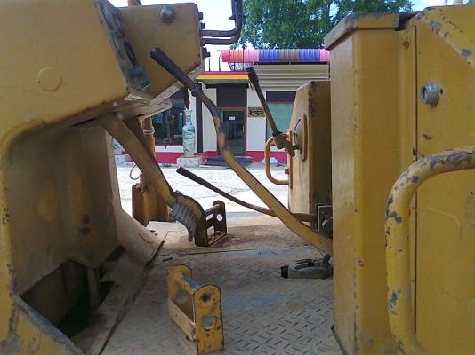 ขายด่วน  รถแทรคเตอร์ CAT D4E รถพร้อมใช้งาน ช่วงล่างสวย