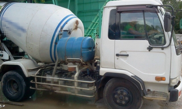 รถโม่สามคิวยี่ห้อนิสสัน จำนวน 210 แรงม้า มีใบอินวอยซ์ รถโม่สามคิวยี่ห้อนิสสัน จำนวน 210 แรงม้า มีใบอินวอยซ์