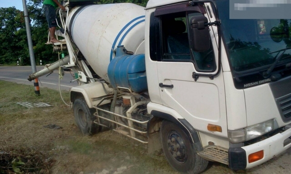 รถโม่สามคิวยี่ห้อนิสสัน จำนวน 210 แรงม้า มีใบอินวอยซ์ รถโม่สามคิวยี่ห้อนิสสัน จำนวน 210 แรงม้า มีใบอินวอยซ์