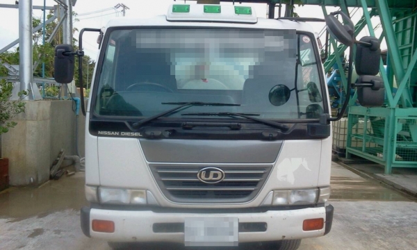 รถโม่สามคิวยี่ห้อนิสสัน จำนวน 210 แรงม้า มีใบอินวอยซ์ รถโม่สามคิวยี่ห้อนิสสัน จำนวน 210 แรงม้า มีใบอินวอยซ์