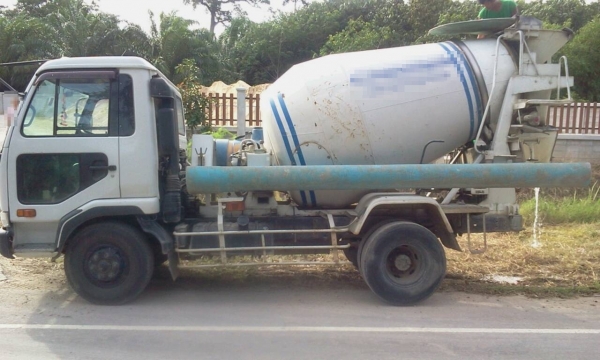 รถโม่สามคิวยี่ห้อนิสสัน จำนวน 210 แรงม้า มีใบอินวอยซ์ รถโม่สามคิวยี่ห้อนิสสัน จำนวน 210 แรงม้า มีใบอินวอยซ์