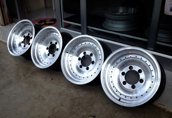ขายล้อลายตัน ขอบ 15x7 ออฟ0 6 รู ออฟลึกๆ เงาๆ ครับ