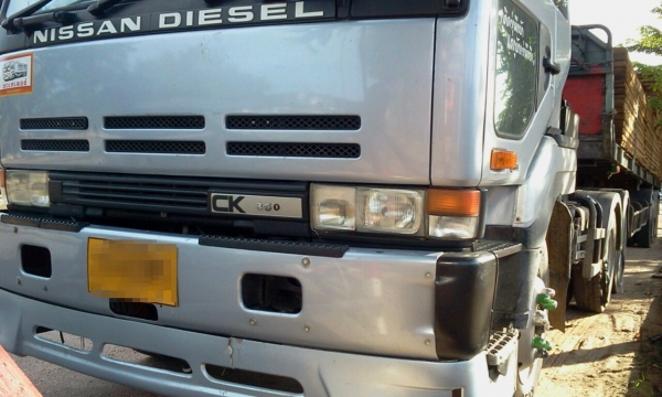 NISSAN DIESEL CK 350 พร้อมหางสามเพลาแท้ ราคาลดลงมาเหลือ 1,600,000 บาทค่ะ NISSAN DIESEL CK 350 พร้อมหางสามเพลาแท้ ราคาลดลงมาเหลือ 1,600,000 บาทค่ะ