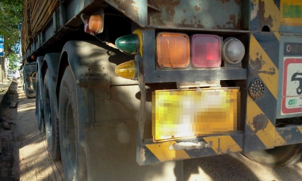 NISSAN DIESEL CK 350 พร้อมหางสามเพลาแท้ ราคาลดลงมาเหลือ 1,600,000 บาทค่ะ NISSAN DIESEL CK 350 พร้อมหางสามเพลาแท้ ราคาลดลงมาเหลือ 1,600,000 บาทค่ะ