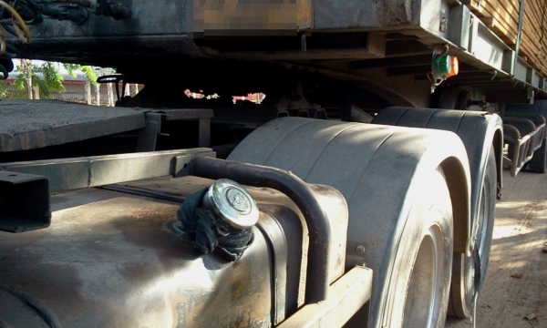 NISSAN DIESEL CK 350 พร้อมหางสามเพลาแท้ ราคาลดลงมาเหลือ 1,600,000 บาทค่ะ NISSAN DIESEL CK 350 พร้อมหางสามเพลาแท้ ราคาลดลงมาเหลือ 1,600,000 บาทค่ะ