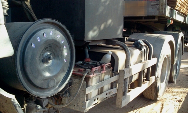 NISSAN DIESEL CK 350 พร้อมหางสามเพลาแท้ ราคาลดลงมาเหลือ 1,600,000 บาทค่ะ NISSAN DIESEL CK 350 พร้อมหางสามเพลาแท้ ราคาลดลงมาเหลือ 1,600,000 บาทค่ะ