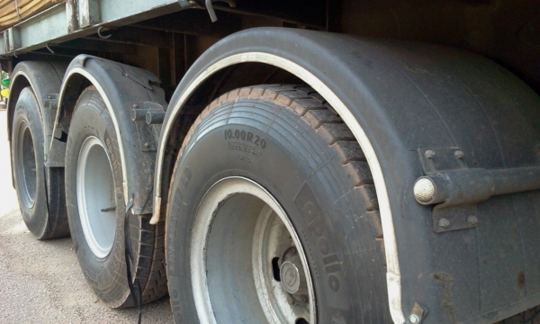 NISSAN DIESEL CK 350 พร้อมหางสามเพลาแท้ ราคาลดลงมาเหลือ 1,600,000 บาทค่ะ NISSAN DIESEL CK 350 พร้อมหางสามเพลาแท้ ราคาลดลงมาเหลือ 1,600,000 บาทค่ะ