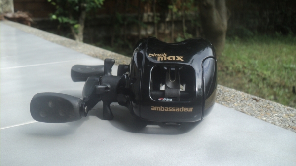 รอกตกปลา