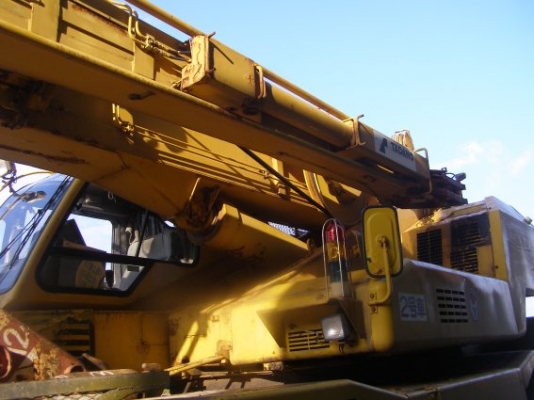 เครน TR250M-6-00104  เก่านอกแท้ ราคาคุยกันได้ สนใจสอบถามโทร 087-3310254 เจี๊ยบค่ะ