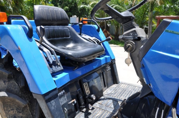 ขายISEKI 185(4WD)พร้อมโรตารี่ตีดิน สภาพสวยเดิมจากญี่ปุ่น ยังไม่เคยใช้งานในไทย 115,000บาทเท่านั้น!!