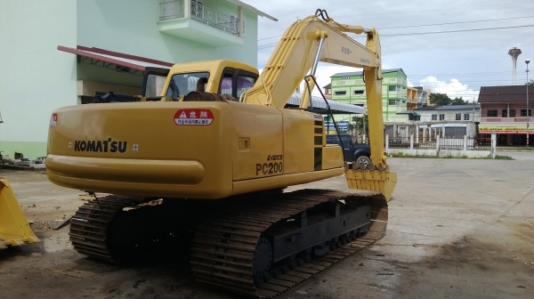 ขายรถขุด komatsu pc200-6