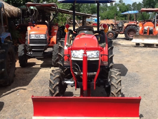 ยันร์ม่า EF352 T 4 WD ใบมีด ตัดหญ้าใหม่ งามๆ