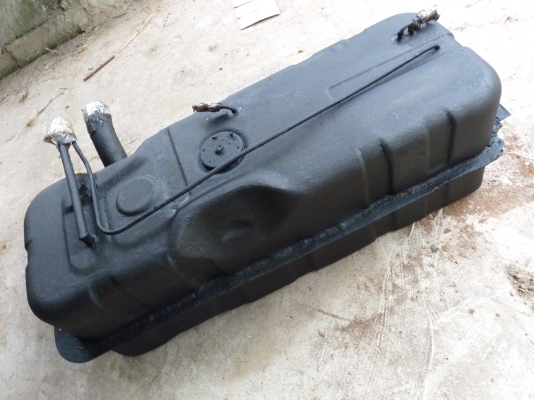 ถังนํ้ามันประมาณ 70ลิตรพร้อมเครื่องวัดนํ้ามัน ถังนํ้ามันประมาณ 70ลิตรพร้อมเครื่องวัดนํ้ามัน