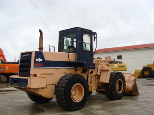 รถตัก WA320 ของKOMATSU ขายถูก เก่านอกแน่นอน สนใจติดต่อเจี๊ยบเลยค่ะ 087-3310254 ค่ะ