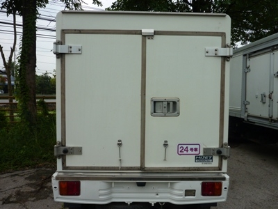 รถตู้เย็นไดฮัทสุ 4 ล้อ ป้ายเล็กไม่ติดเวลา