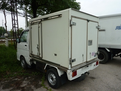 รถตู้เย็นไดฮัทสุ 4 ล้อ ป้ายเล็กไม่ติดเวลา