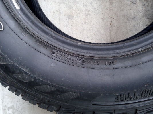 ขายยาง 225/75/15 2 เส้น คนล่ะลาย สภาพดอกดี ขายยาง 225/75/15 2 เส้น คนล่ะลาย สภาพดอกดี